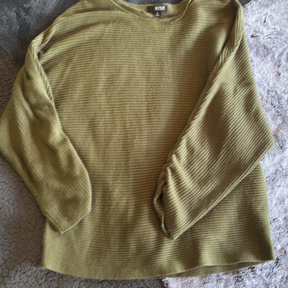 Sweater - Picture 3 of 3